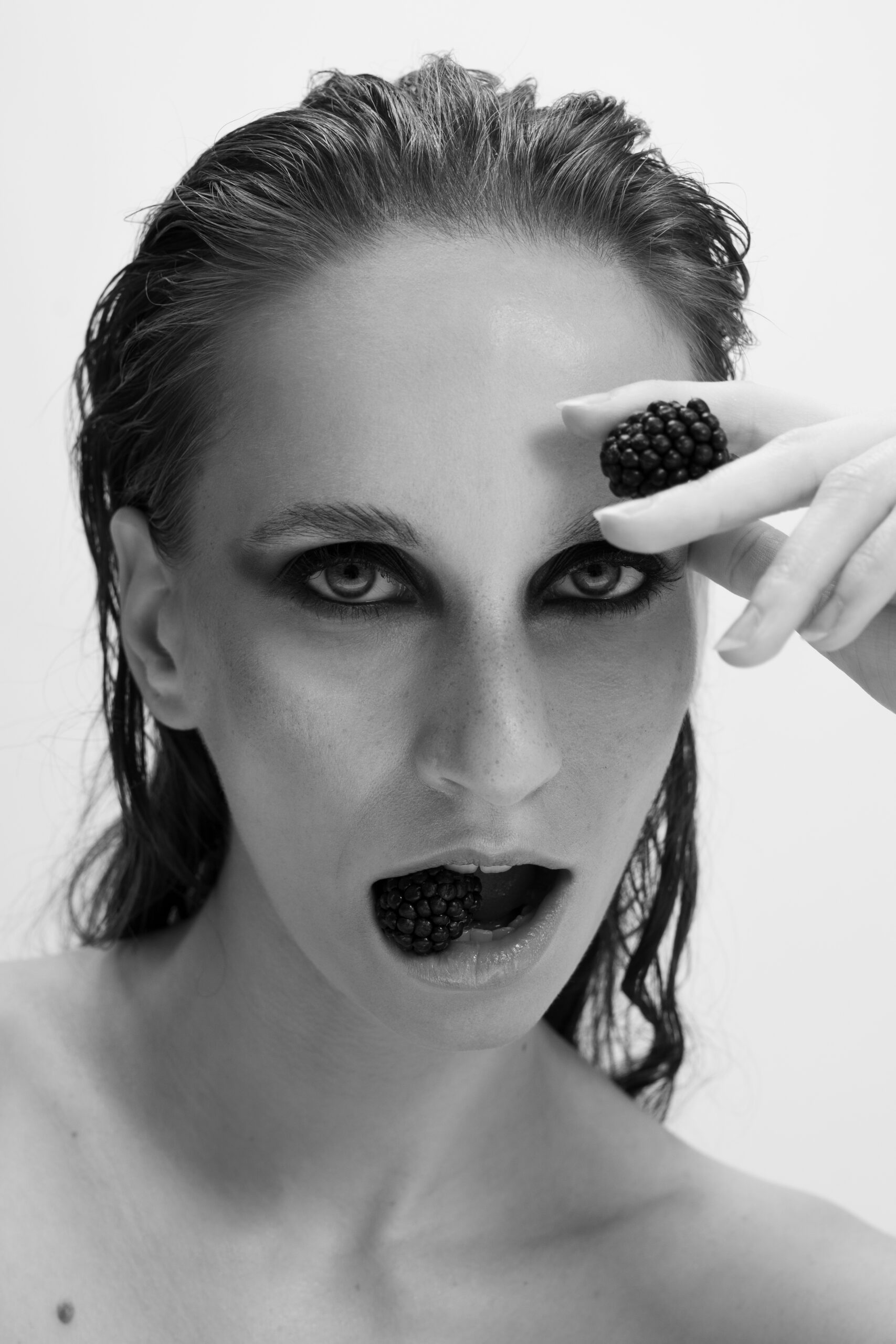 081125_MaraxJenni_Studio5290